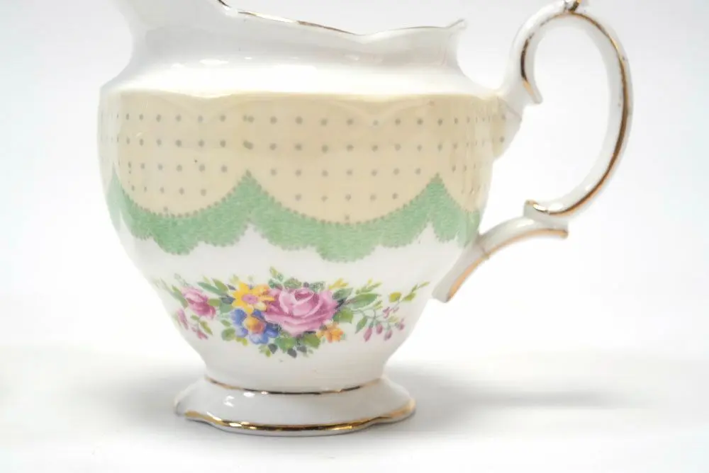 アンティークRoyal Albert(ロイヤルアルバート)ミルクポット・シュガーボウルセット イギリス BONE CHINA/アンティーク食器
2