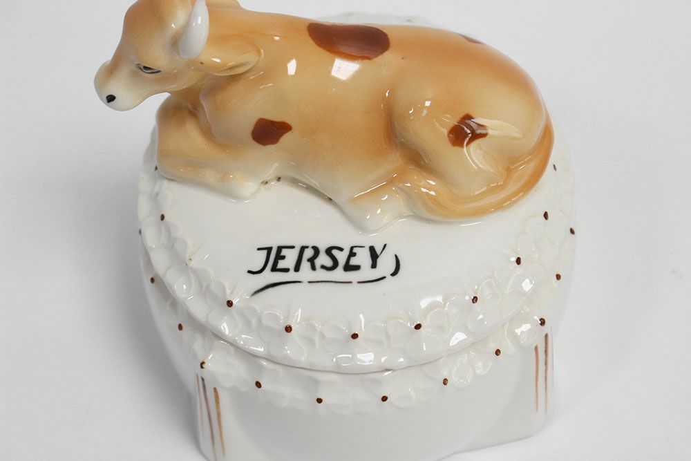 ヴィンテージ バターケース JERSEY(ジャージー) イギリス 牛の装飾の付いた陶器製の容器1