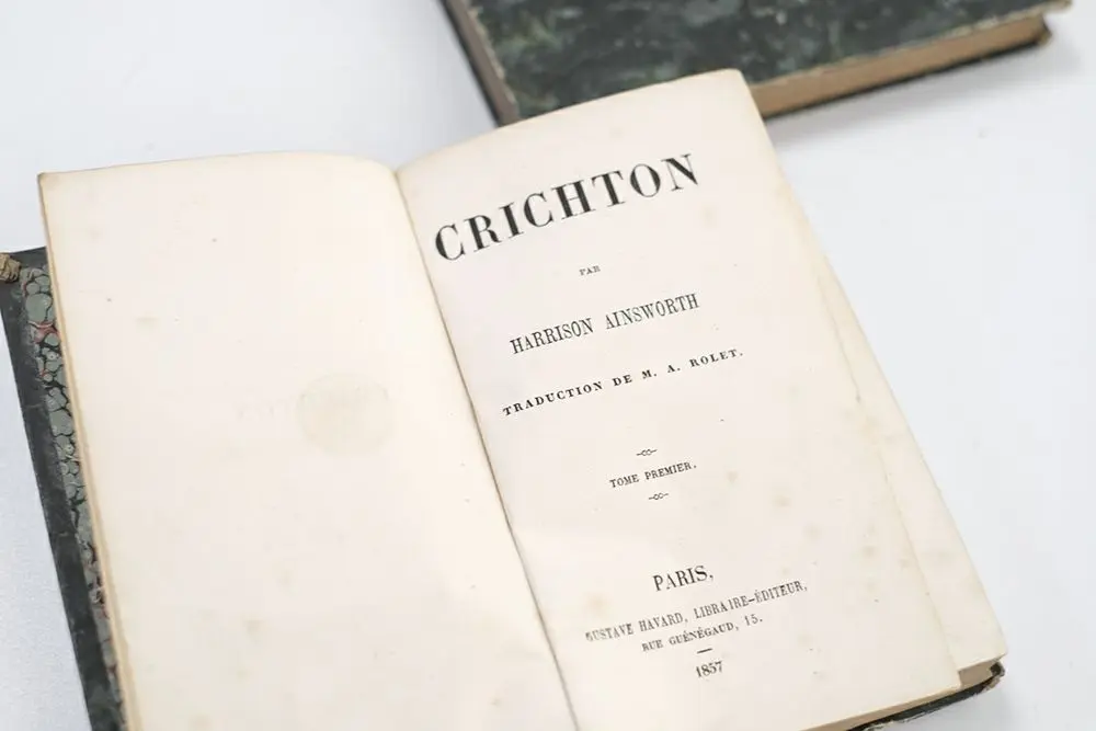 アンティークブック「Crichton」1857年　フランスで約160年前に出版された革張りの古書
