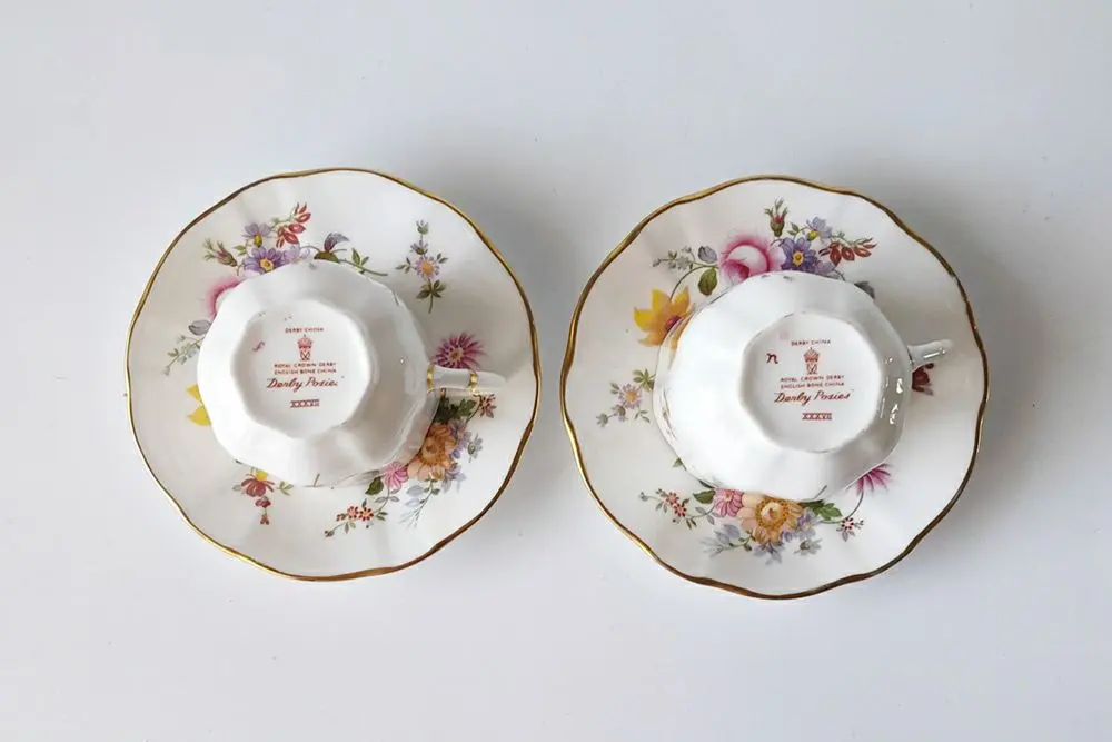 アンティークデミタスカップ&ソーサー Royal Crown Derby Posie 陶器 ボーンチャイナ
２