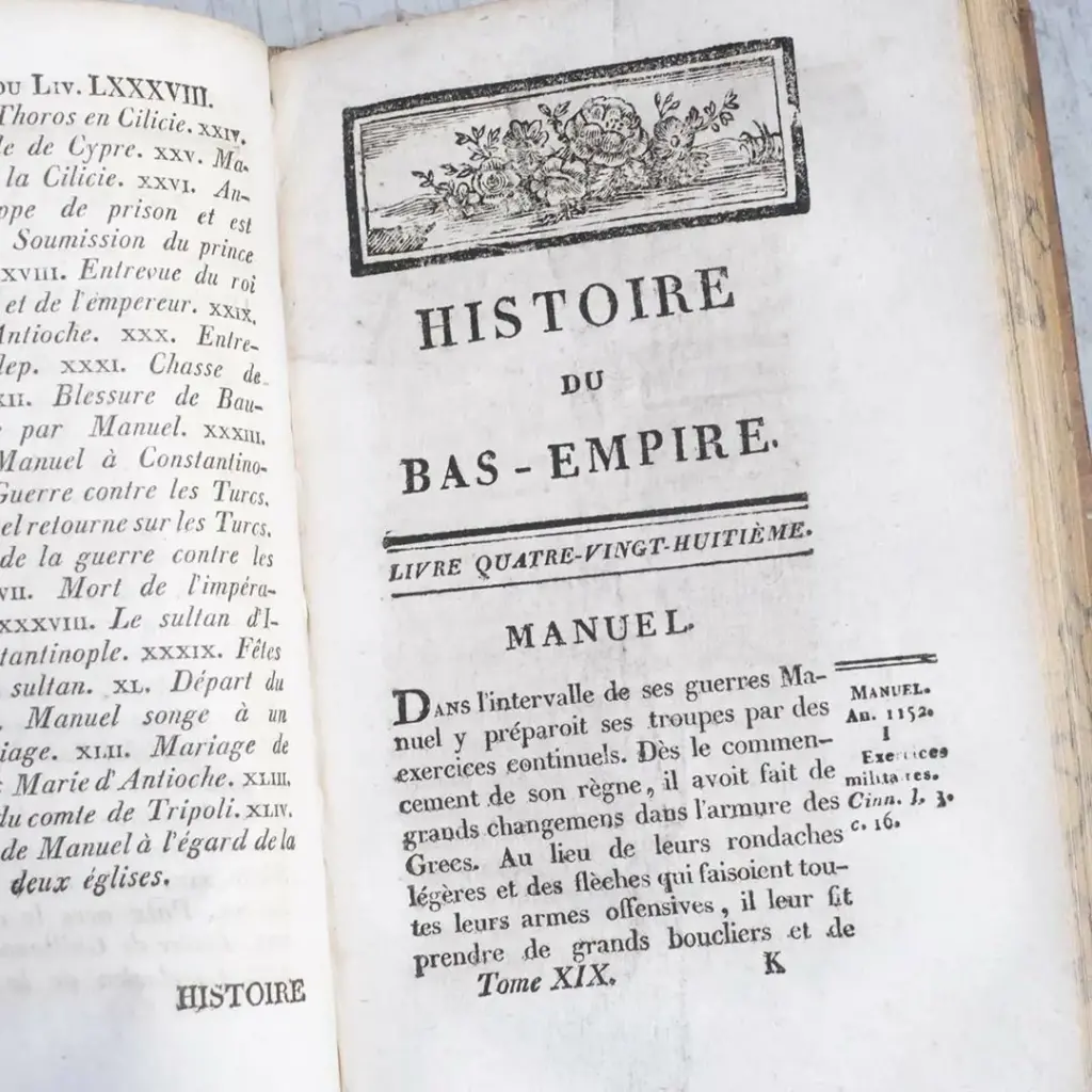 アンティークブック フランスの歴史書 革張りの古書　1758
２