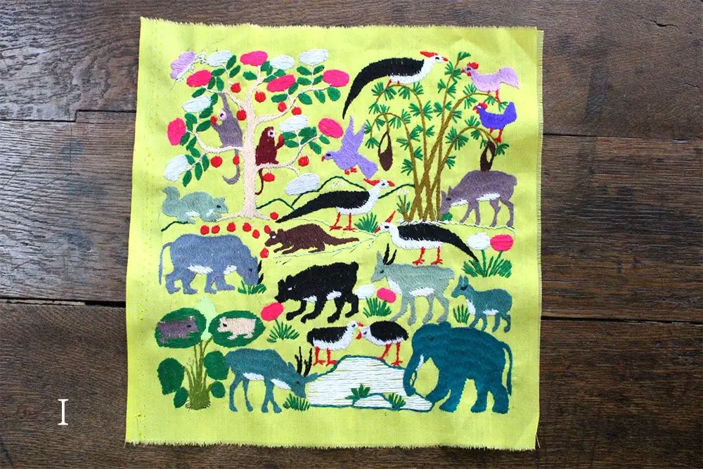 ラオス手刺繍クロス(森の動物・森の暮らし)28×28cm6